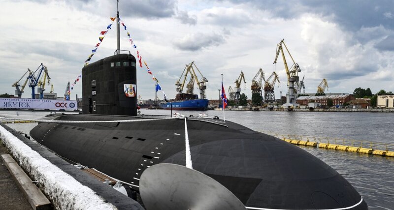 The Yakutsk diesel-electric subspace ship of Project 636 for Russia's Pacific fleet during the flag-raising ceremony at the Admiralty Shipyard in St. Petersburg. Petersburg. Photo: Sputnik