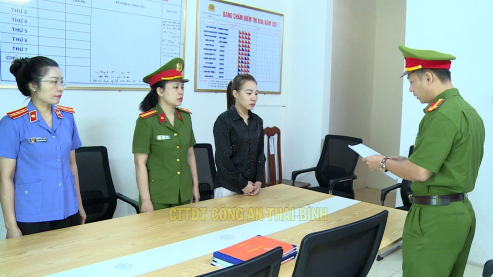 Đối tượng Nguyễn Thị Mai tại cơ quan điều tra. Ảnh: Công an tỉnh Thái Bình 