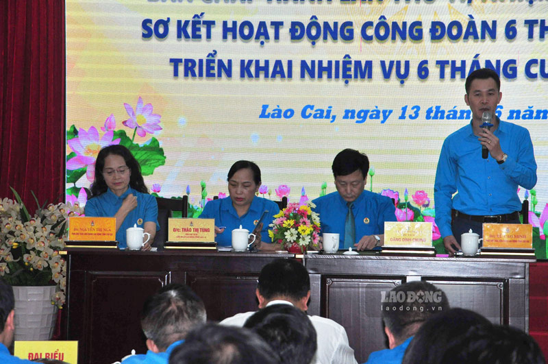Nhieu y kien duoc dua ra thao luan trong buoi so ket cua Lien doan Lao dong tinh Lao Cai. Anh: Dinh Dai