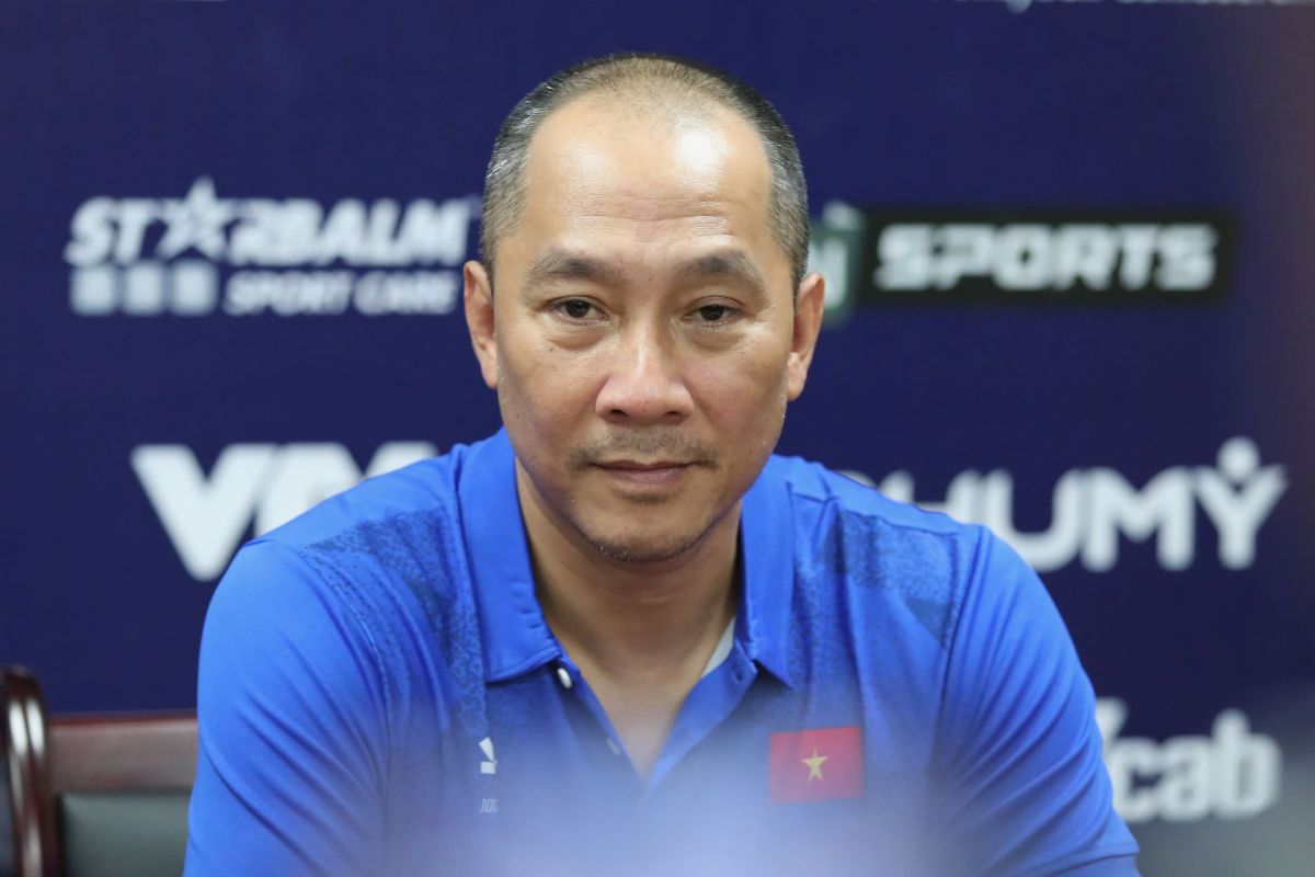 El entrenador Nguyen Tuan Kiet del equipo de voleibol femenino vietnamita. Foto: Minh Duong