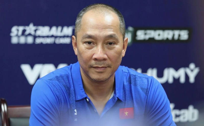 Coach Nguyen Tuan Kiet of the Vietnam women's volleyball team. Photo: Minh Duong