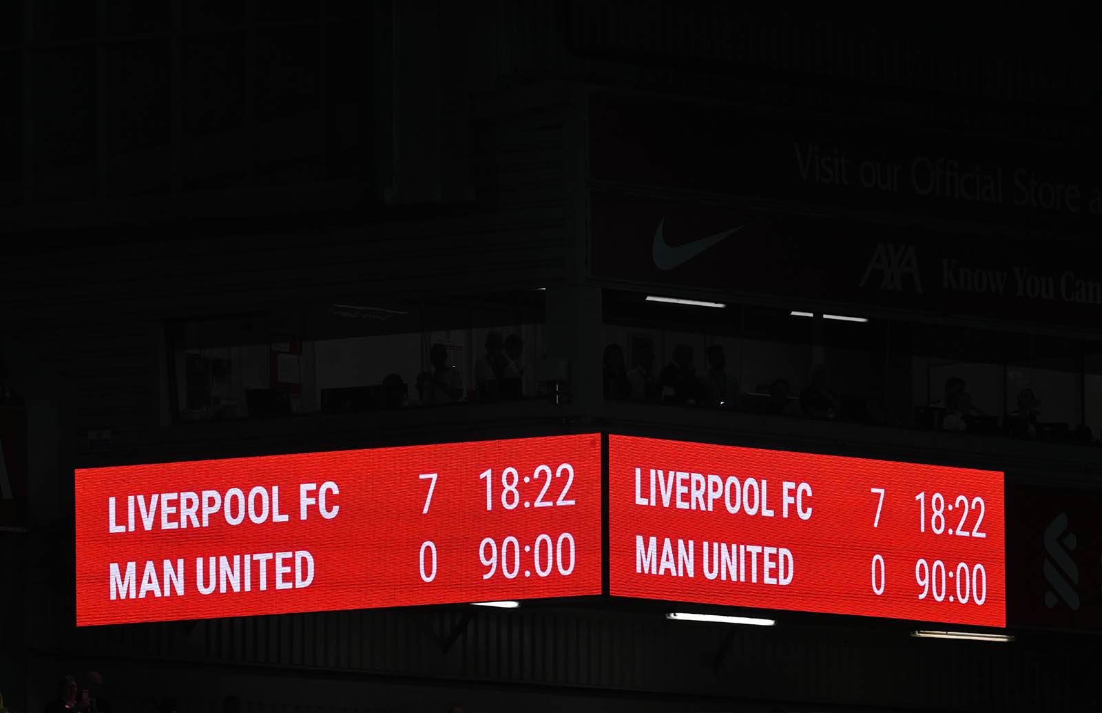 Du co nhung tran thua dam nhu the nay, Man United van co rat nhieu nguoi ung ho. Anh: AFP
