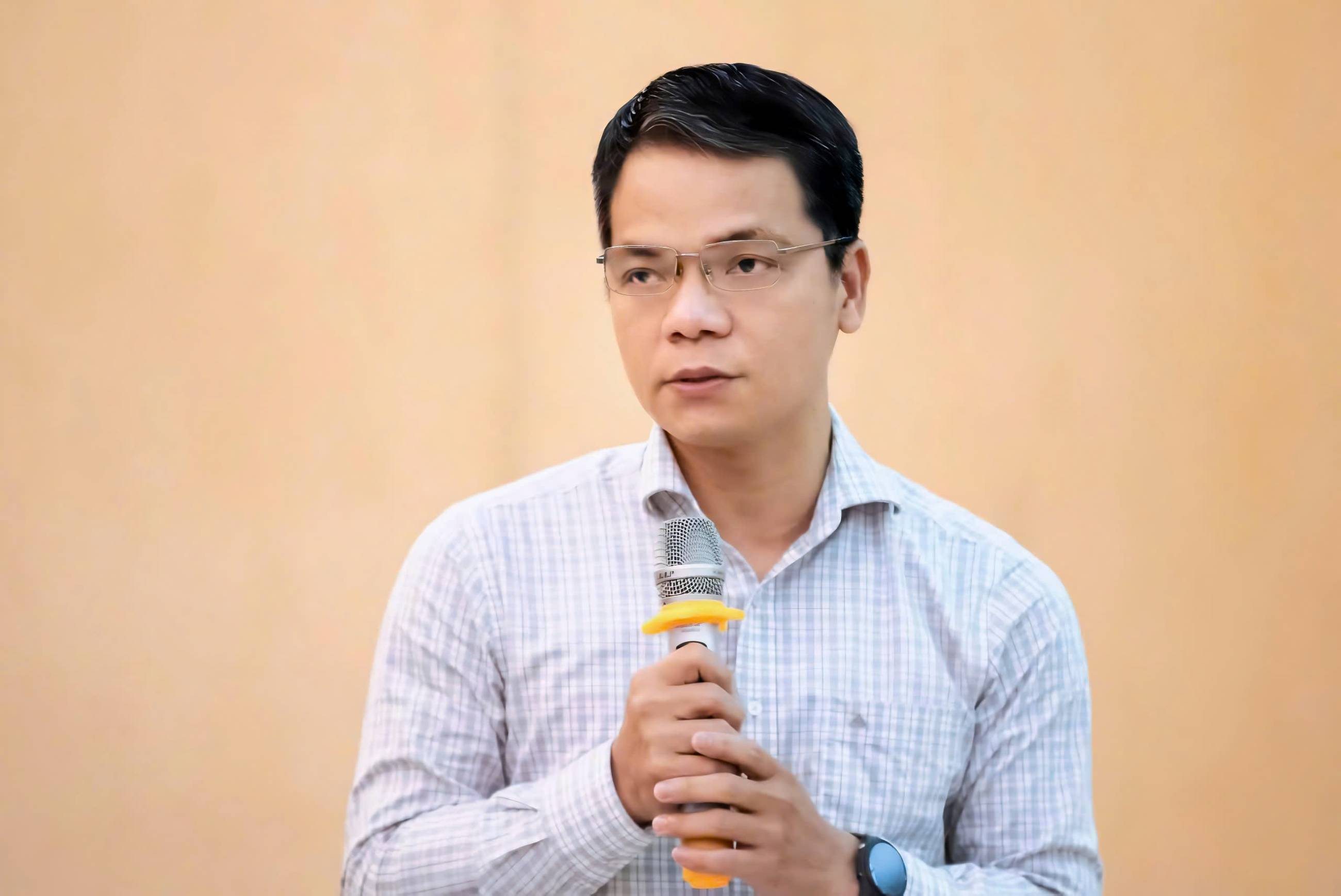 Luat su Pham Thanh Tuan - chuyen gia phap ly bat dong san cho rang, can quan ly chat thay vi cam mo hinh Airbnb trong chung cu. Anh: NVCC