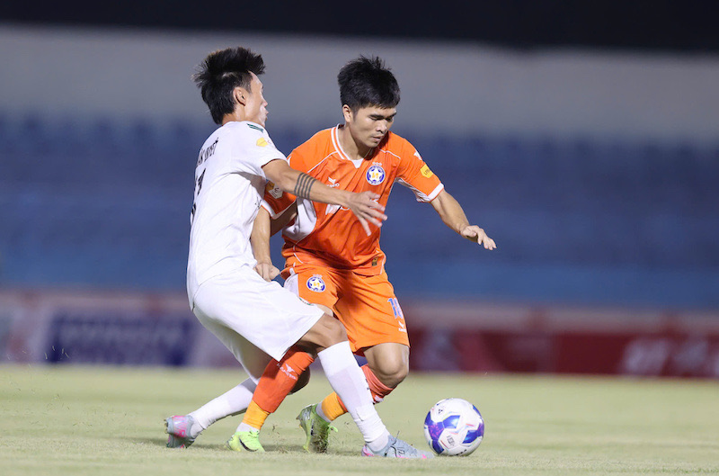 Da Nang y Binh Dinh son los dos equipos mas desfavorables en la carrera de descenso V.League 20024-2025. Foto: Nhat Anh