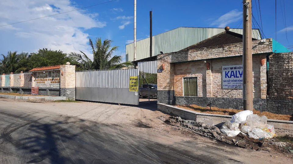 Discharging wastewater exceeding standards into the environment causing pollution, Kaly Import-Export Company was fined 155 million VND by the authorities of Long An province. Photo: Duy Minh