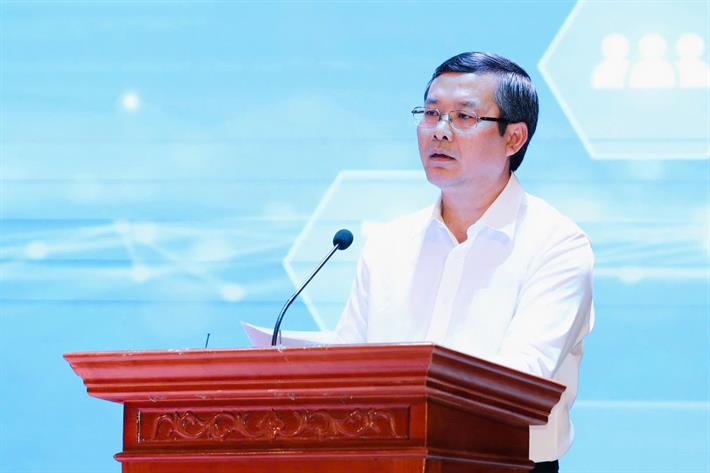 Thu truong Bo GDDT Nguyen Van Phuc phat bieu tai hoi nghi. Anh: MOET