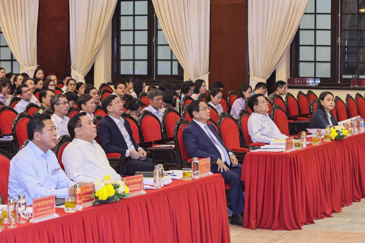 Thu tuong Pham Minh Chinh cung cac dai bieu du Hoi nghi. Anh: Hai Nguyen