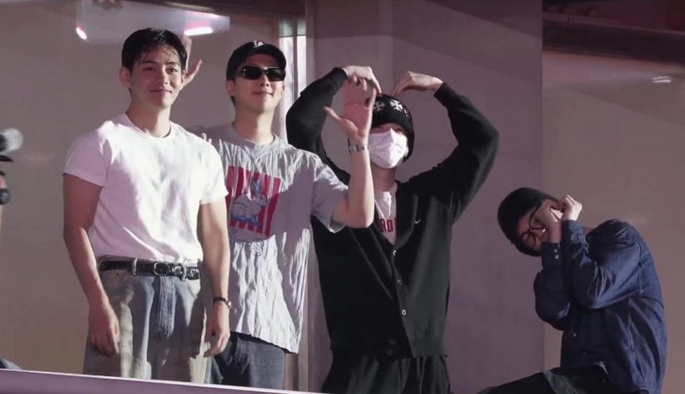 BTS members came to support their colleagues. Photo: HOPE ON THE STAGE Unit.