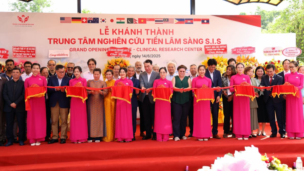Anh: Ta Quang
