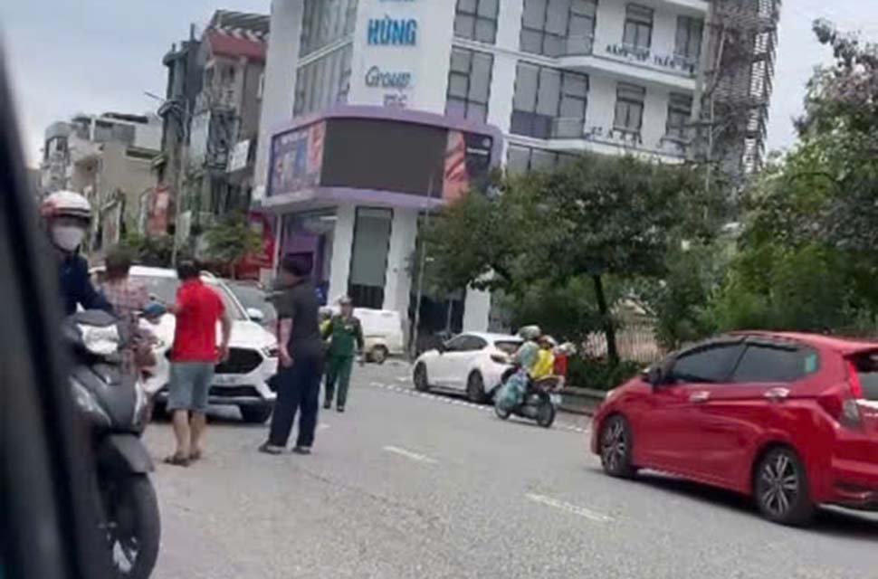 Hien truong noi xay ra va cham giao thong sau do cu cai giua 2 nguoi dan ong. Anh: Tran Tuan.