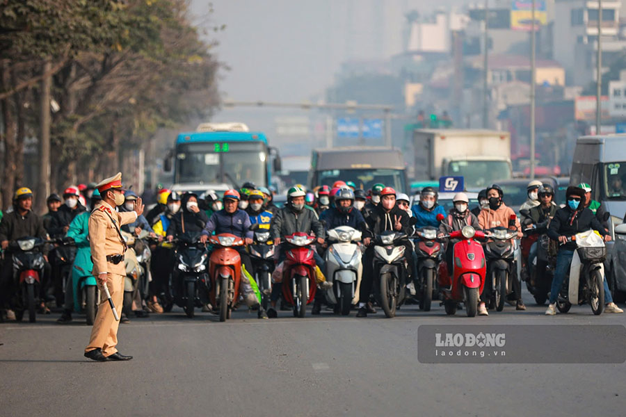 Hai Duong tiene como objetivo construir una cultura de transporte civilizada y moderna. Obra de arte: para el