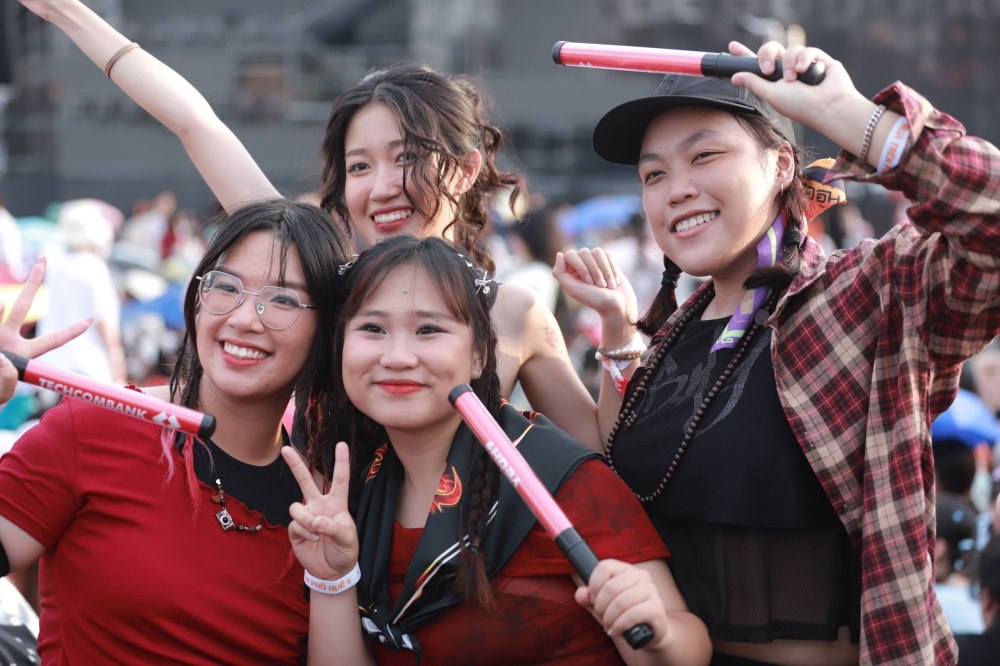 The audience excitedly watched the Call Me by Fire concert. Photo: Huyen Chi