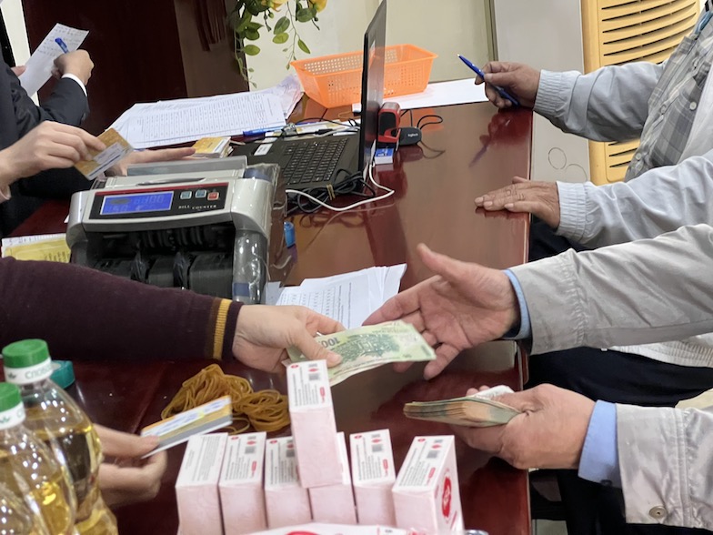 The gap between long-term pensioners and new retirees is still very large. Photo: Minh Huong.