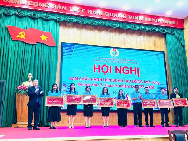 Đức Trọng bàn giao 63 công đoàn cơ sở về Liên đoàn Lao động tỉnh Lâm Đồng