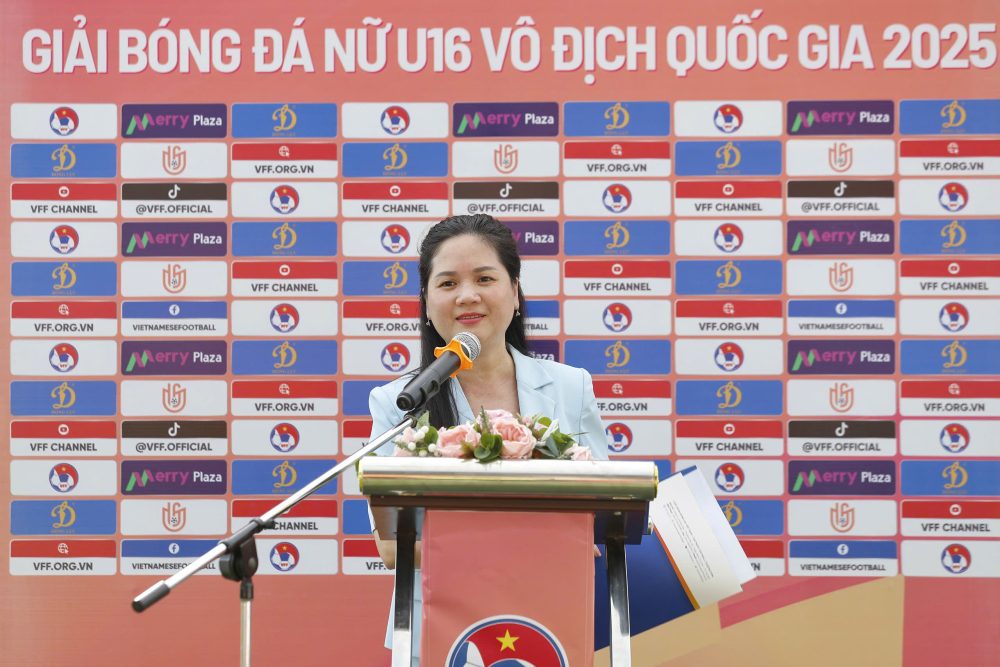 Ba Nguyen Thanh Ha phat bieu khai mac giai. Anh: VFF