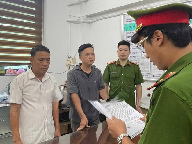 Bắt giám đốc và kế toán công ty khai thác đá ở Hòa Bình