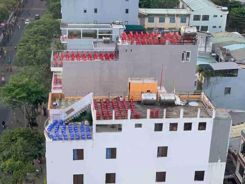 Edificios de alto nivel a lo largo del rio Han, Da Nang Bumper gracias a la venta de boletos de terraza para ver la diferencia 2025. Foto: Thanh Huyen