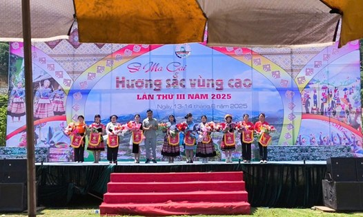 Trao giải cho các phần thi diễn ra tại lễ hội. Ảnh: Ban tổ chức