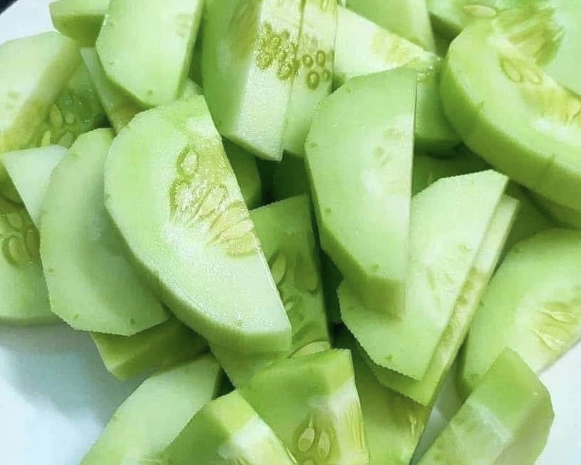 Comer pepinos es una de las formas en que puede eliminar el acido urico natural. Foto: Kieu Vu