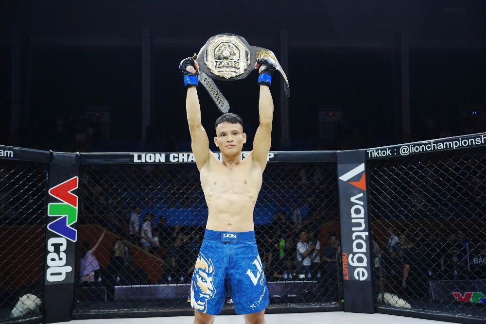 Le van Tuan se convirtio oficialmente en el nuevo campeonato de 56 kg de rey del leon de MMA. Foto: MMA