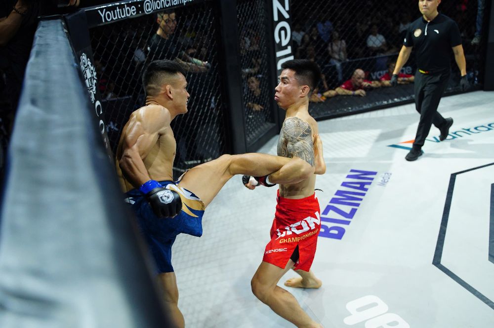 Hai vo si thi dau khong khoan nhuong. Anh: MMA
