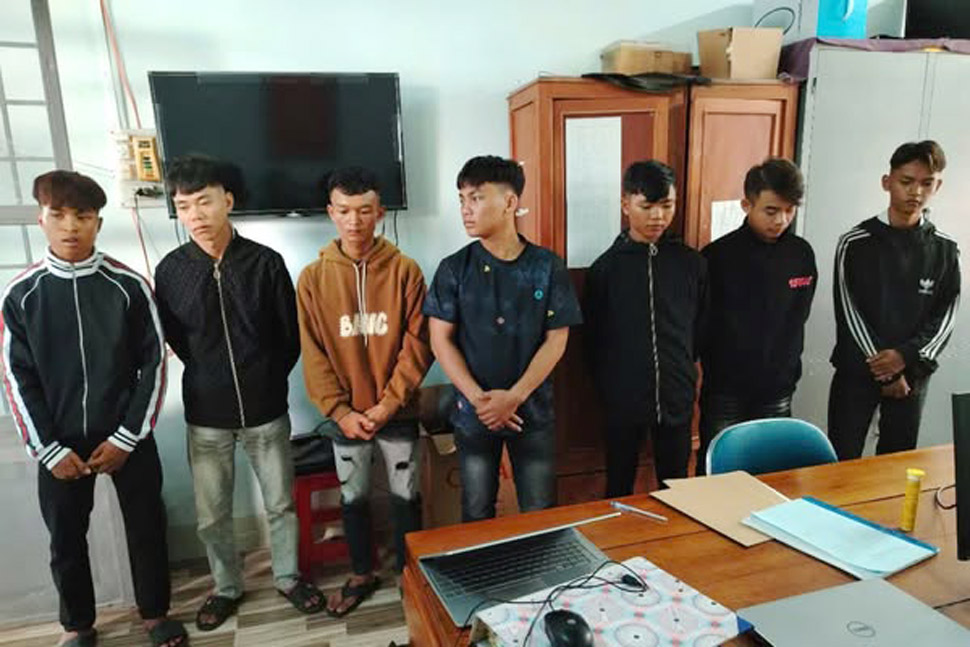 7 đối tượng bị khởi tố về tội Gây rối trật tự công cộng. Ảnh: Xuân Huy