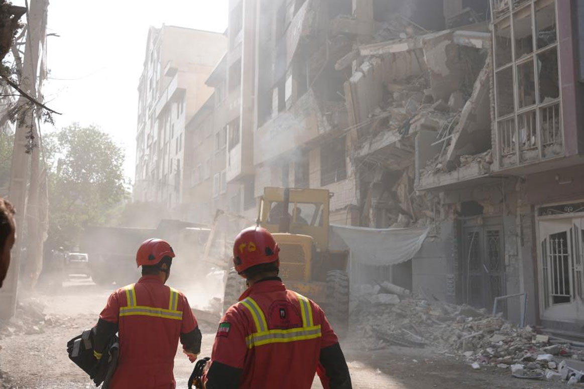 Un area en Teheran (Iran) sufrio daños por ataques aereos israelies el 13 de junio. Foto: Xinhua