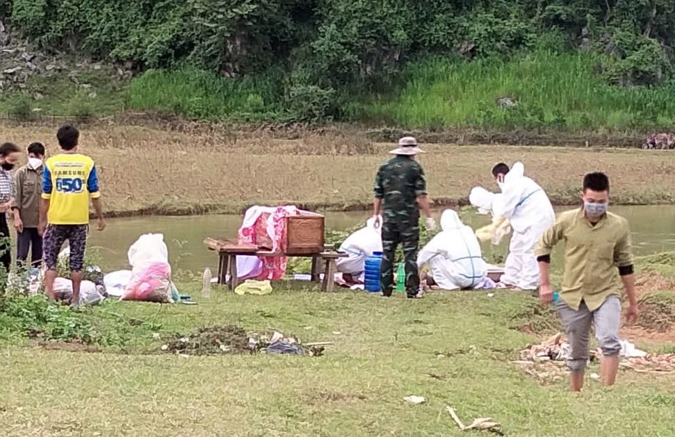 The bodies of the two sisters swept away by floodwaters have been found. Photo: Van Duan