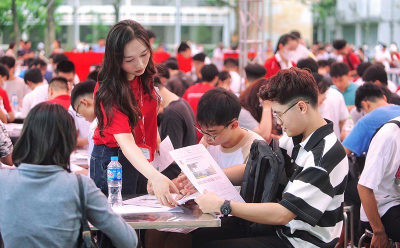 Hanoi University of Science and Technology announced its enrollment target for 2025. Photo: Van Trang
