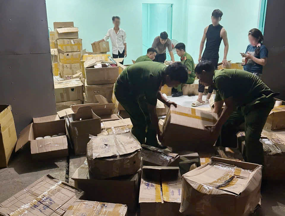 Công an tỉnh Tây Ninh vừa phát hiện và triệt phá một đường dây sản xuất mỹ phẩm giả. Ảnh: Công an Tây Ninh