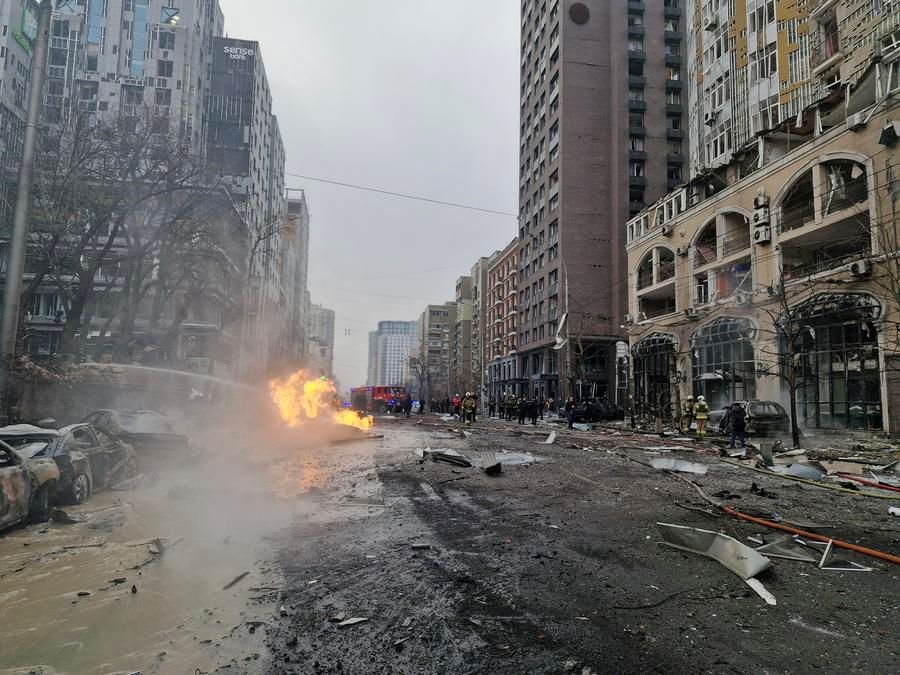 Ten lua va may bay khong nguoi lai Nga tan cong Kiev, ngay 20.12.2024. Anh: Xinhua