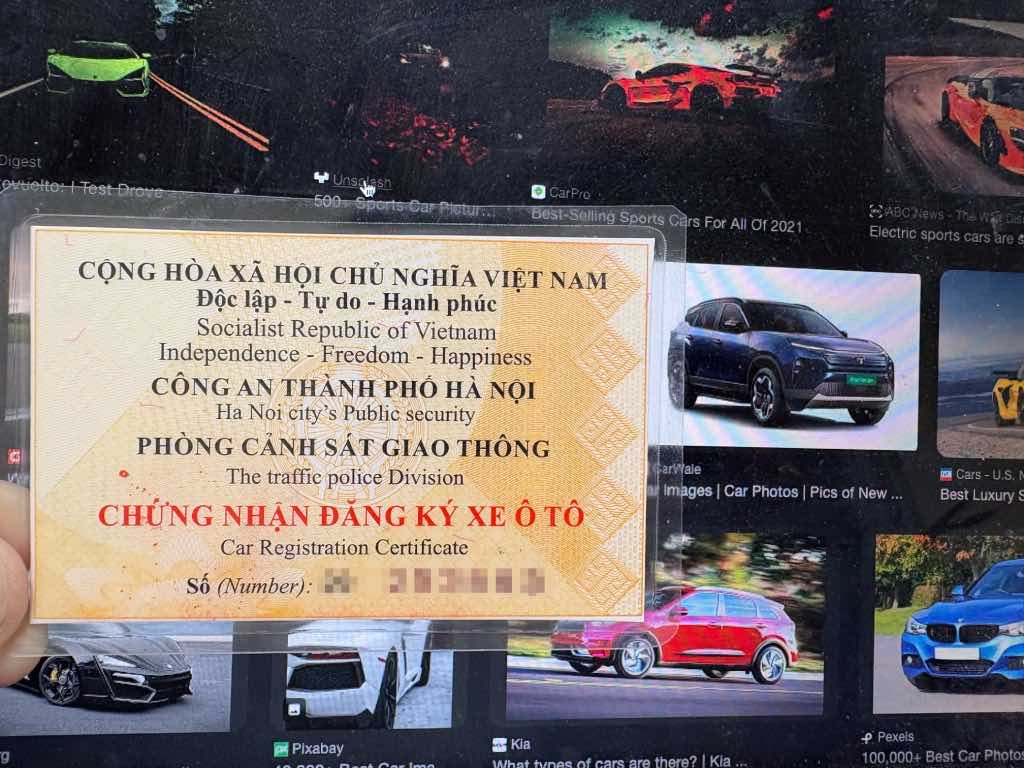 Muchas personas se refieren a la cuestion de los documentos despues de la fusion, incluido el certificado de registro del vehiculo. Foto: Bao Han