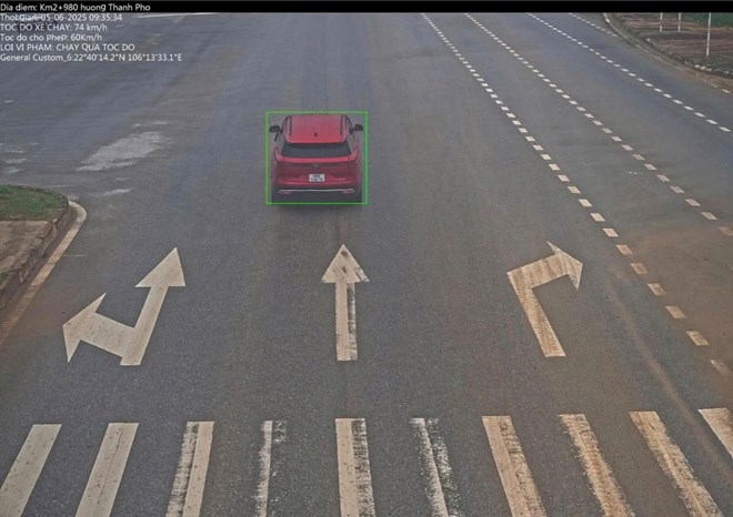 El auto es castigado friamente en Cao Bang. Foto: Cao Bang Police