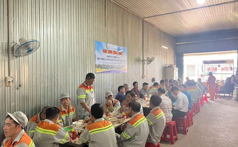 Thanks to collective labor agreements, the lives and working environment of union members and workers in Dak Lak have been increasingly improved. Photo: Bao Trung