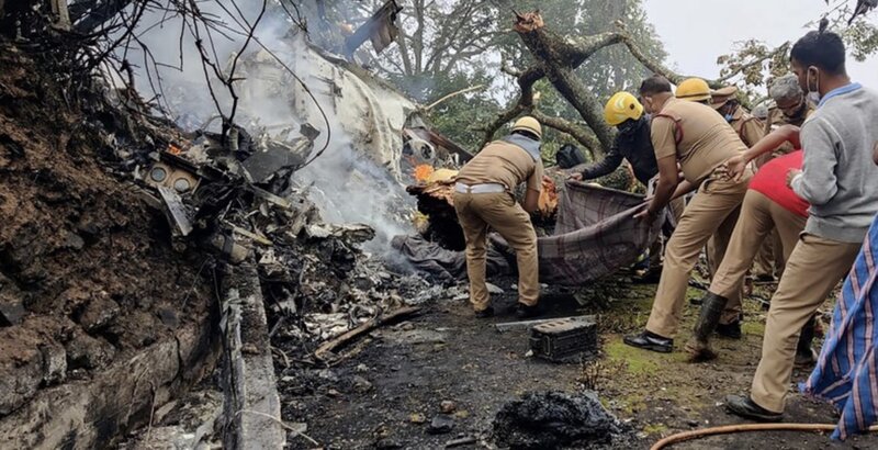 Un helicoptero que se estrella en la India. Foto: Xinhua
