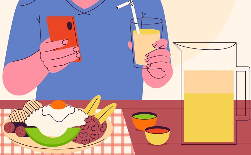 Experts recommend avoiding using phones during meals, focusing on feeling foods to improve health and prevent metabolic disorders. Graphics: Cat Tien