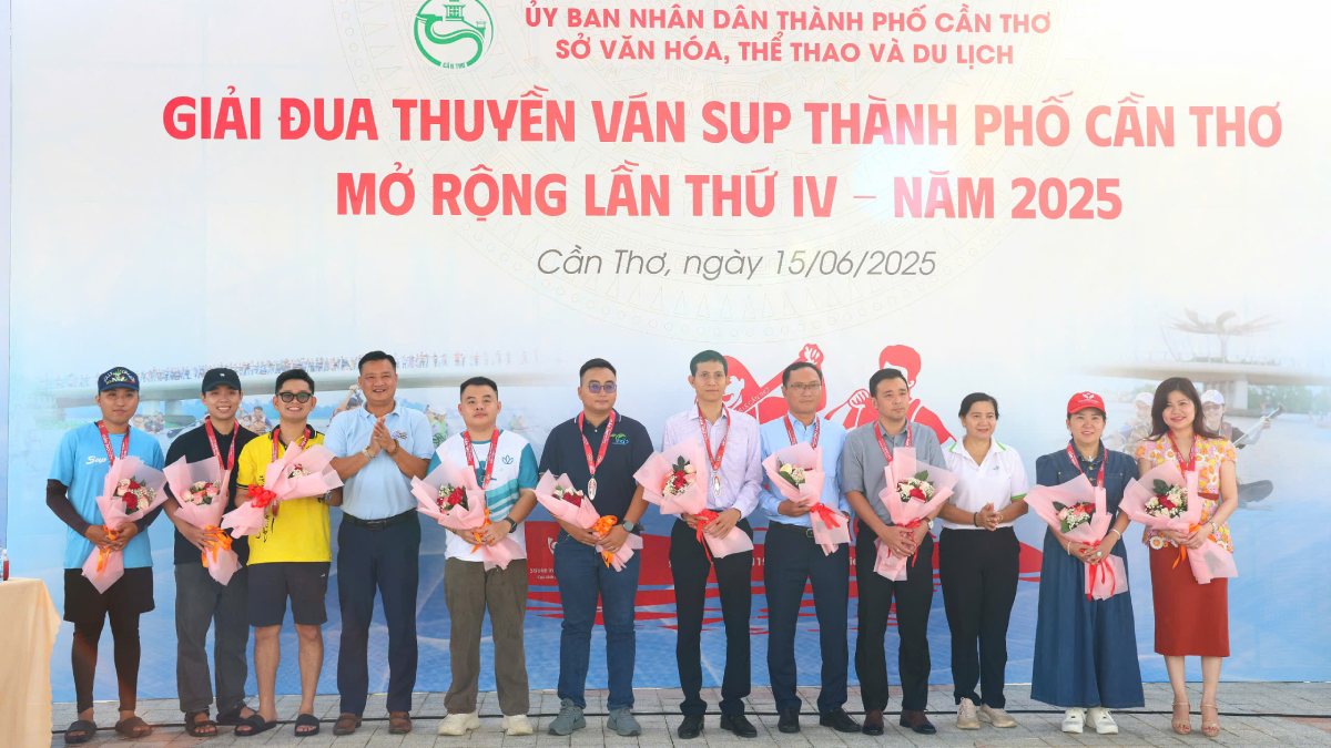 Anh: Ta Quang