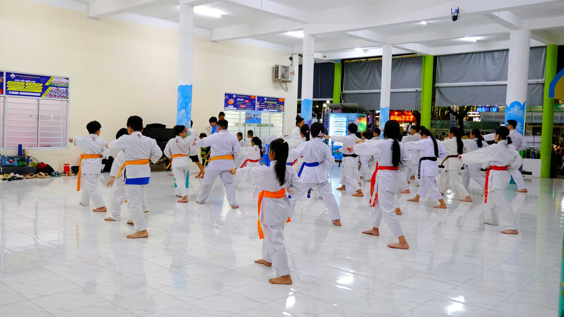 Cac lop hoc he thien ve
