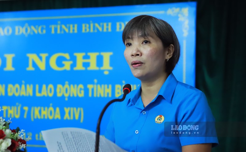 Ms. Nguyen Thi Bich Thuy - Permanent Vice President of Binh Dinh Provincial Labor Federation spoke. Photo: Hoai Phuong
