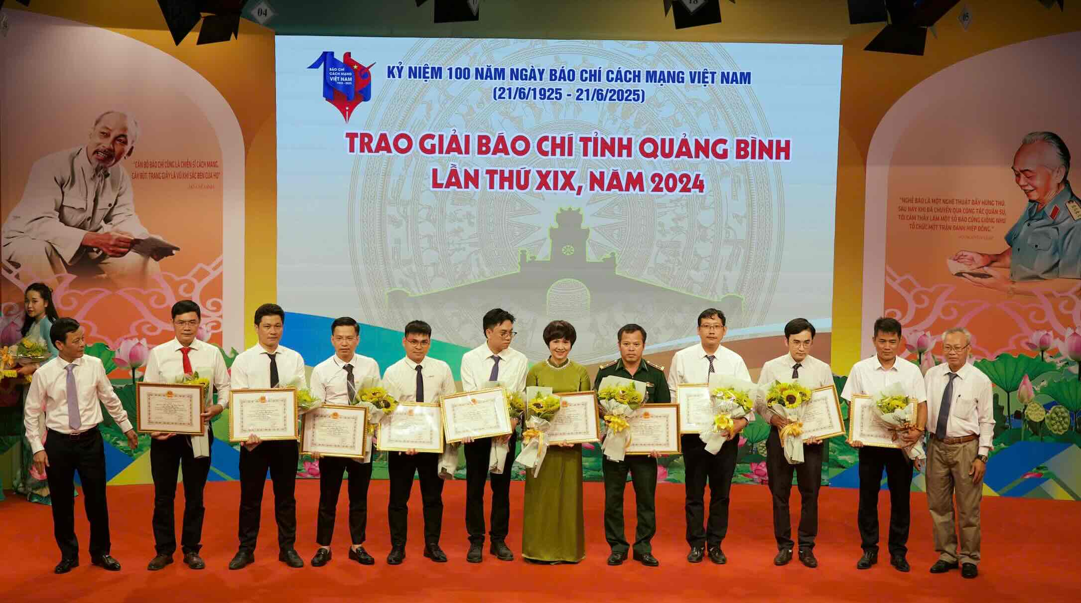 Nhom phong vien Bao Lao Dong khu vuc Bac Trung Bo da doat giai khuyen khich tai giai Bao chi Quang Binh lan thu XIX – nam 2024. Anh: Xuan Phuong