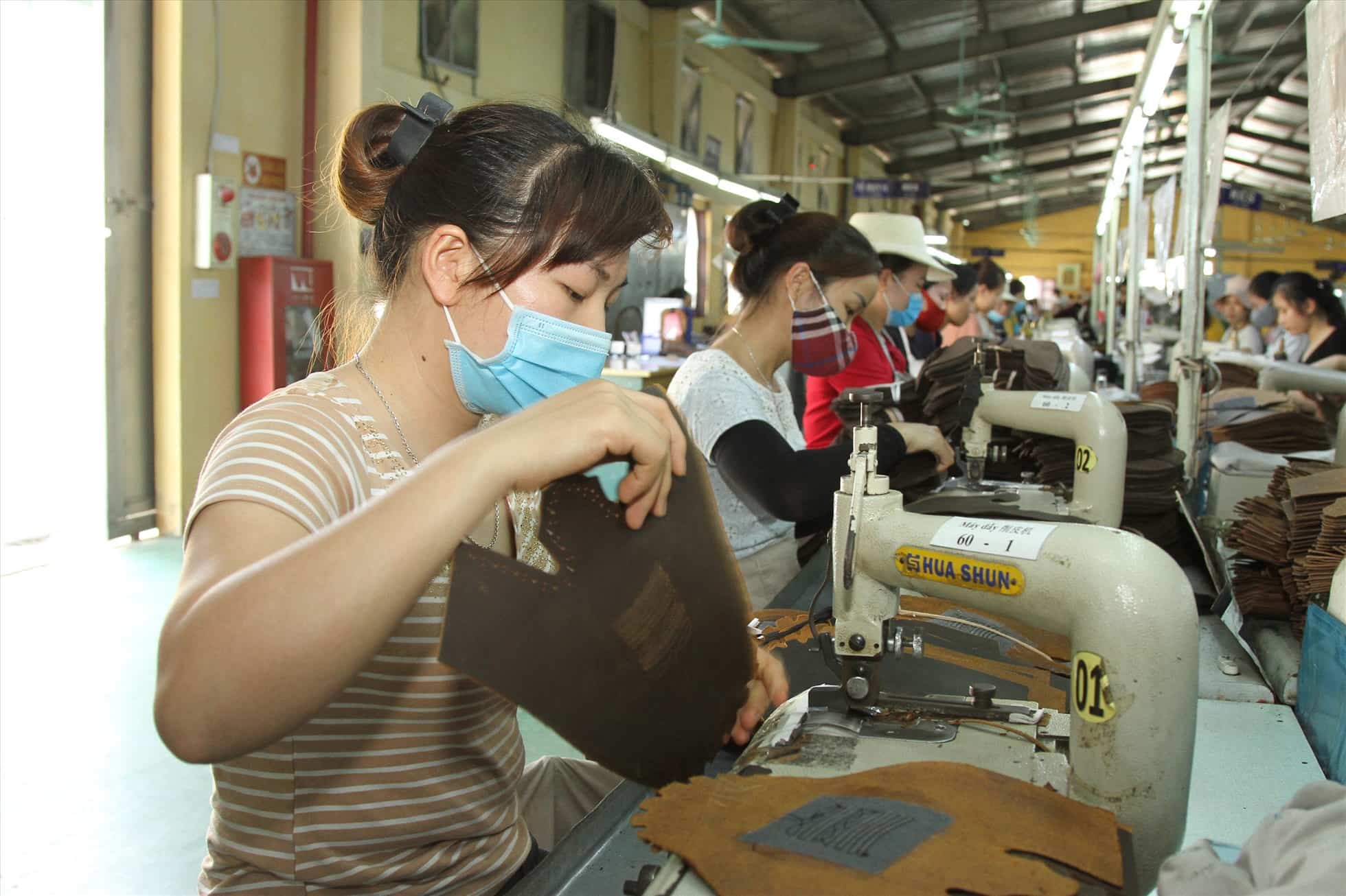 En 2025, la provincia de Son LA tiene como objetivo alcanzar el 65%, el porcentaje de trabajo capacitado, de los cuales el 30% recibe diplomas y certificados. Foto: NGOC HA