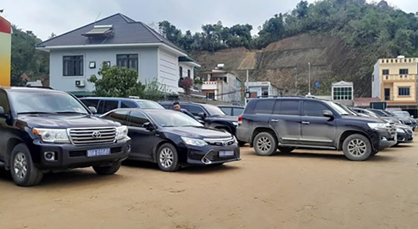 Cada comuna tiene un maximo de 2 autos para el trabajo comun. Foto: Xuyen Dong.
