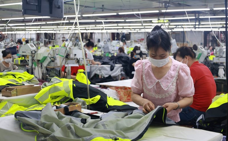 The regional minimum wage is applied according to the commune-level area after the merger. Photo: Que Chi