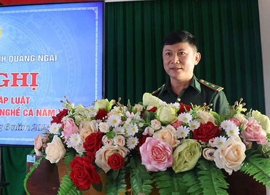 El teniente coronel Truong Ngoc Khuong, vicepresidente de la Guardia Fronteriza politica de la provincia de Quang Ngai informo en la conferencia. Foto: Quang Khanh