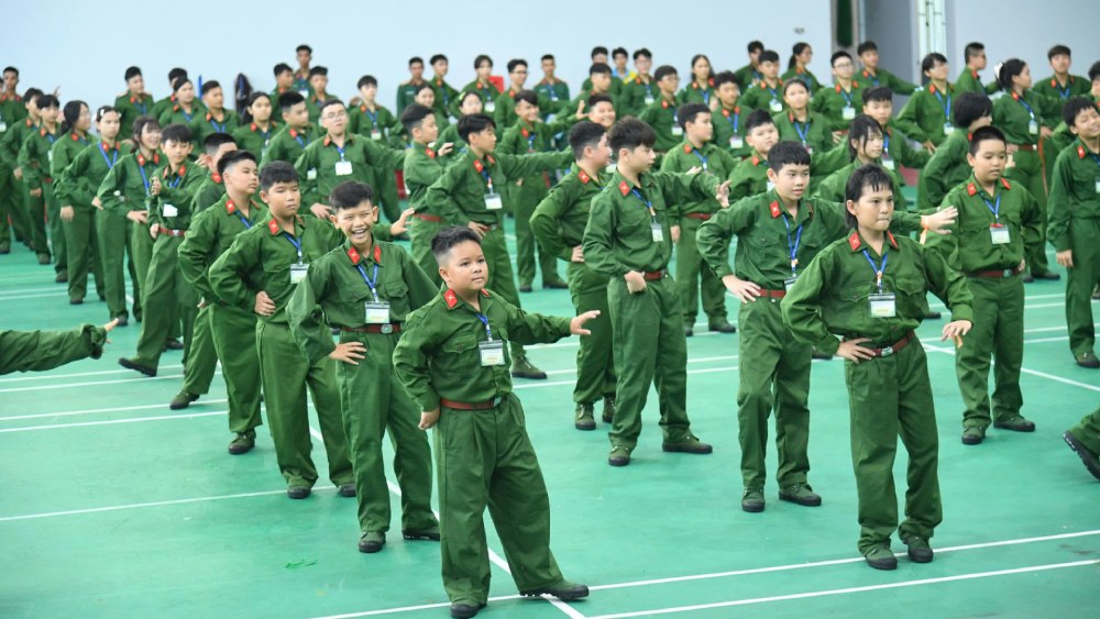 Gan 110 chien si nhi tham gia chuong trinh. Anh: Phuong Vu