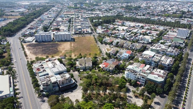 Đường nội bộ trải nhựa rộng thoáng tại khu tái định cư Mỹ Phước 2 Bình Dương