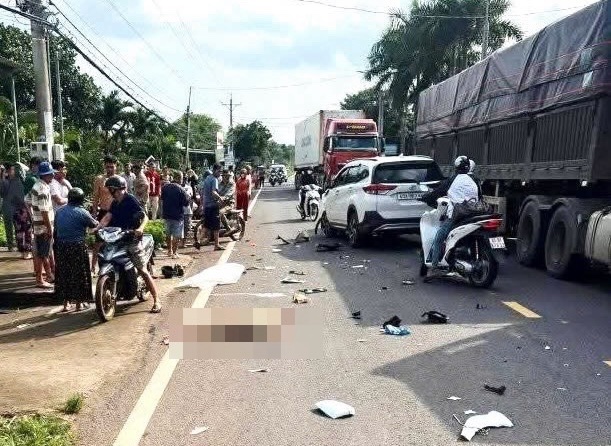 The scene of a traffic accident in Dong Nai that killed a girl. Photo: Provided by the people