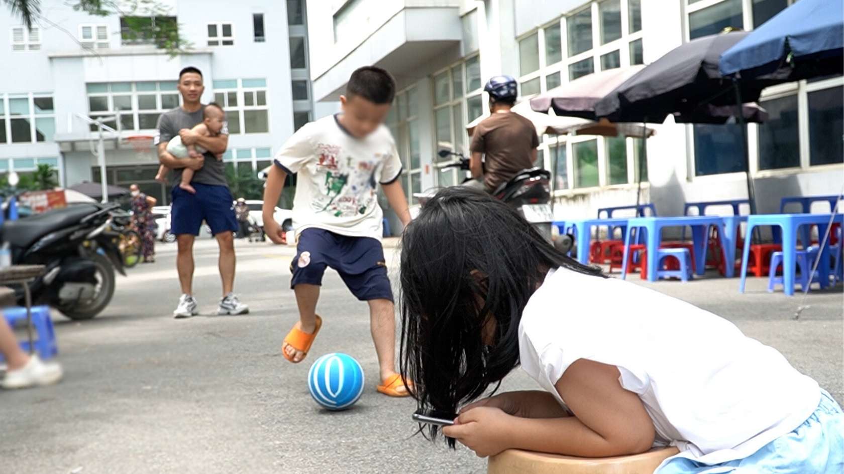 "On-screen" summer vacation with the fear of children falling into technology scams