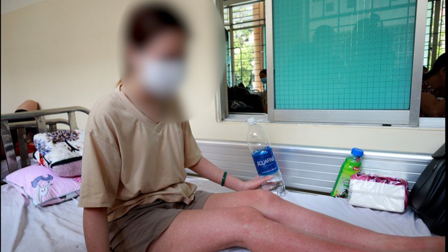 A patient with dengue fever was treated at the Ho Chi Minh City Hospital for Tropical Diseases. Photo: Nguyen Ly