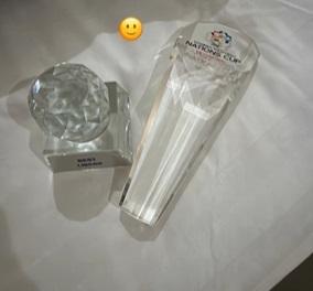 Cup cua Khanh Dang bi gay sau le trao giai. Anh: FBNV